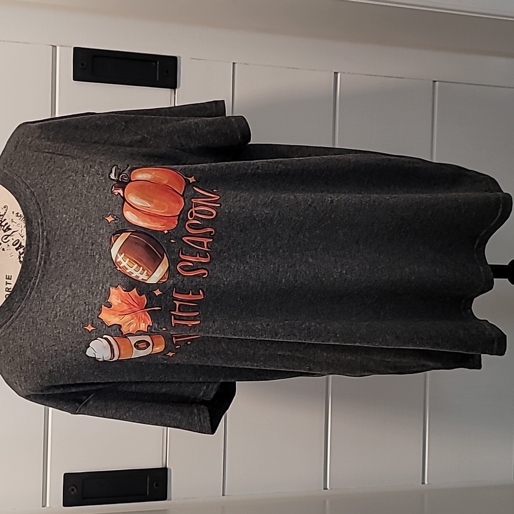 Tis The Season Fall T Shirt. NWOT